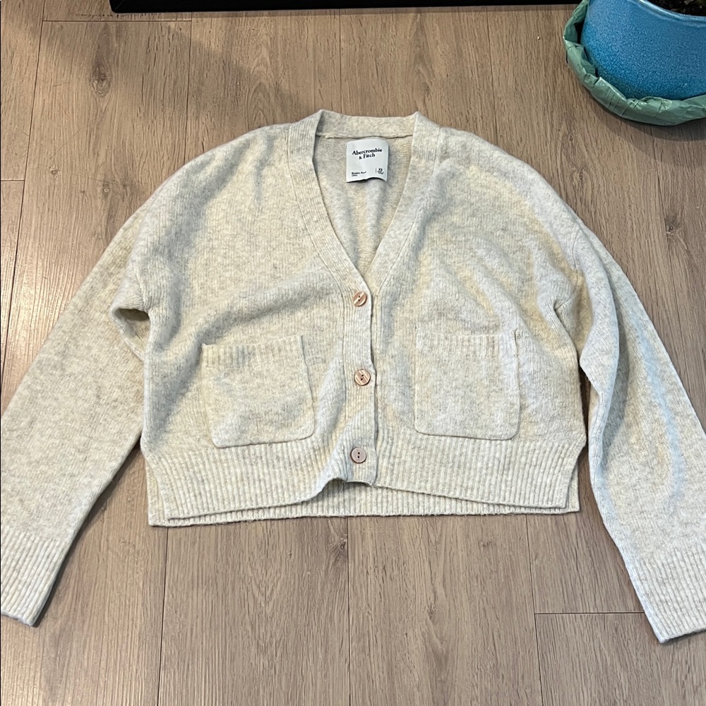 Abercrombie oatmeal colored sweater